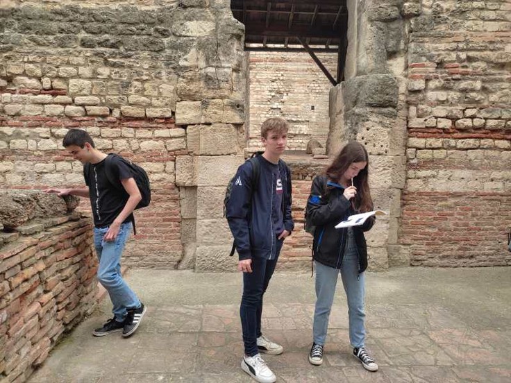 s 69f70613-6280-4c06-a48c-01f14f7a8400